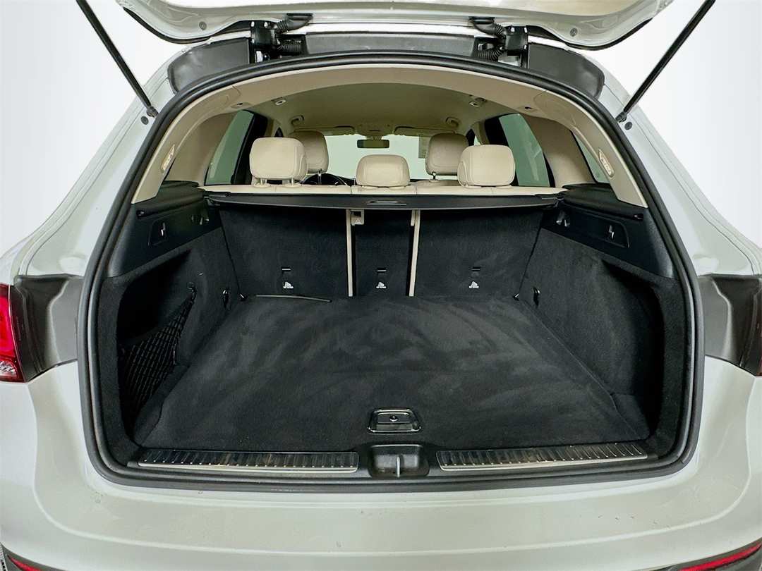 2020 Mercedes-Benz GLC GLC 300 - Image 23