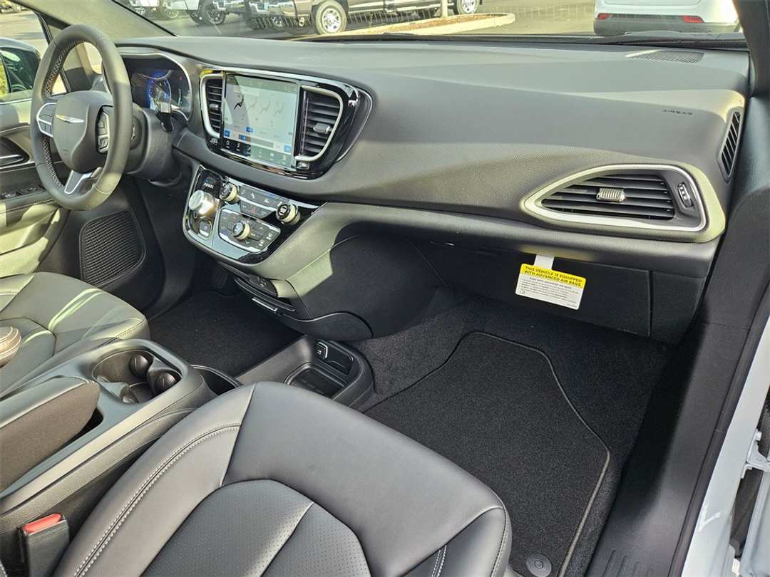 2026 Chrysler Voyager LX - Image 38