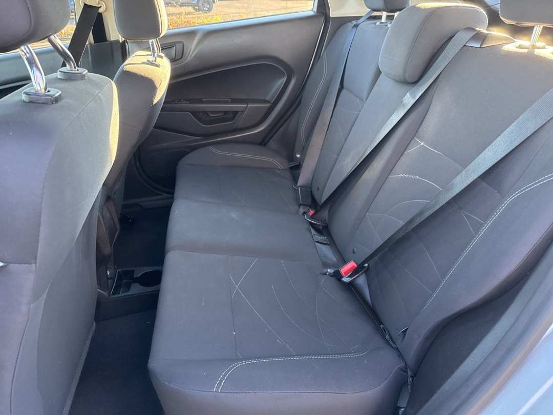 2018 Ford Fiesta SE - Image 17