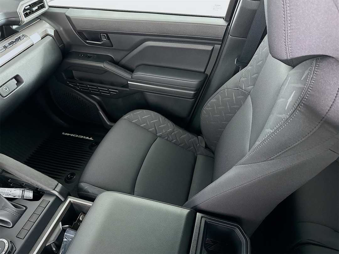 2025 Toyota Tacoma SR5 - Image 22