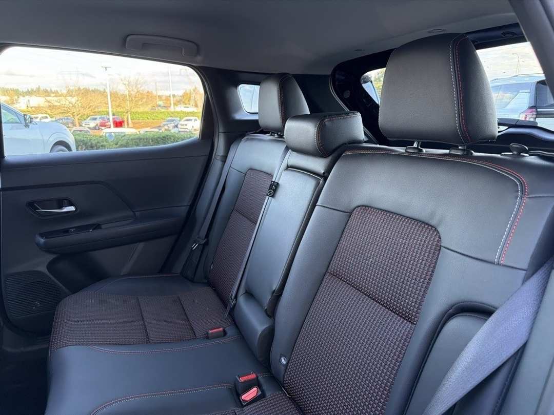 2026 Nissan Kicks SR - Image 34