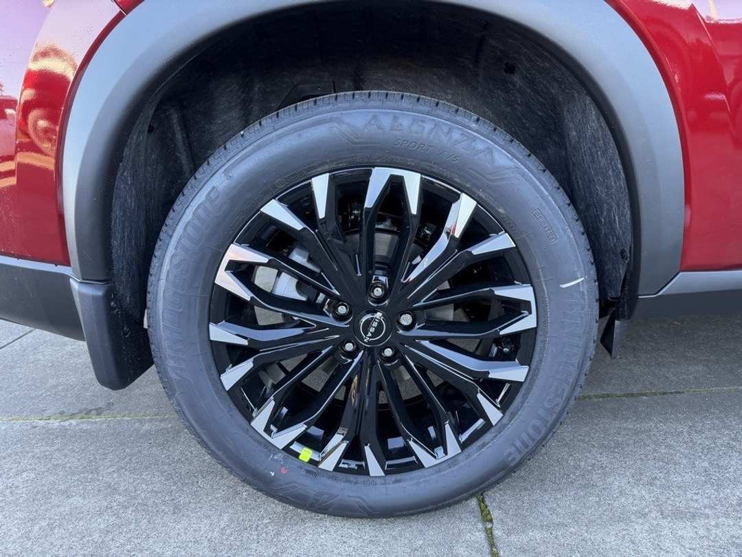 2026 Nissan Rogue Dark Armor - Image 9