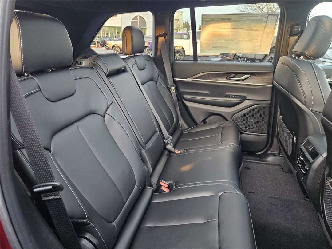 2025 Jeep Grand Cherokee Limited - Image 34