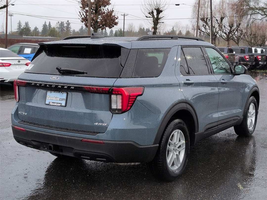 2026 Ford Explorer Active - Image 5