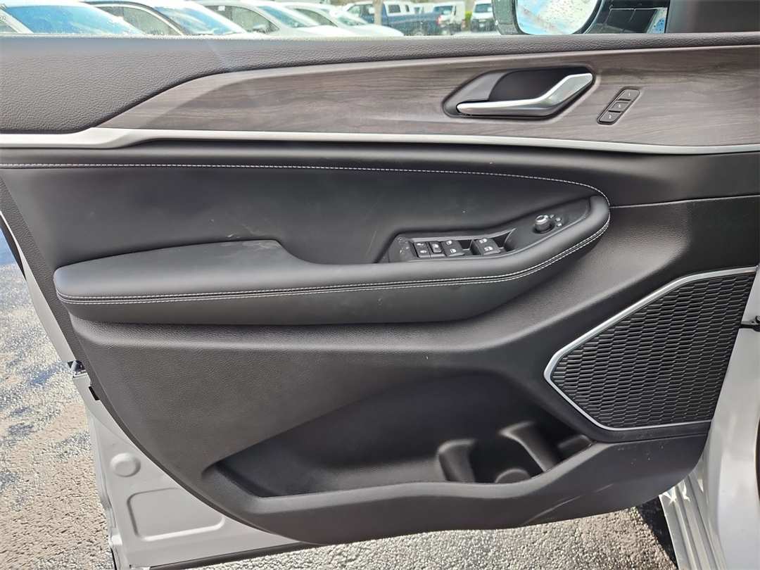 2026 Jeep Grand Cherokee Limited - Image 10