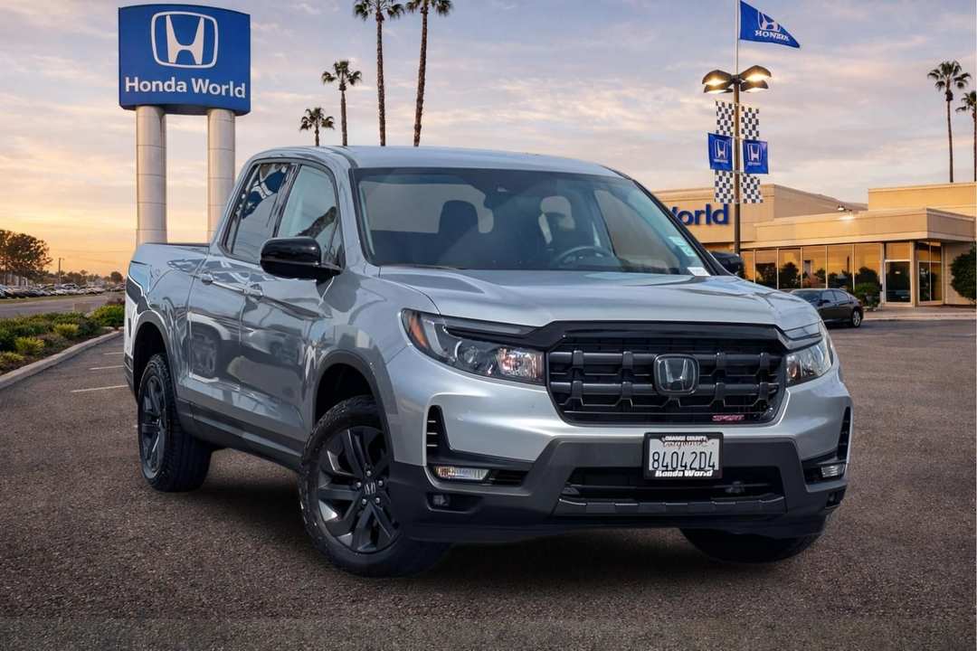 2025 Honda Ridgeline Sport - Image 2