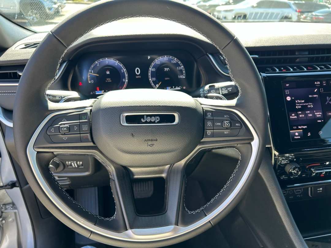 2025 Jeep Grand Cherokee Laredo X - Image 13