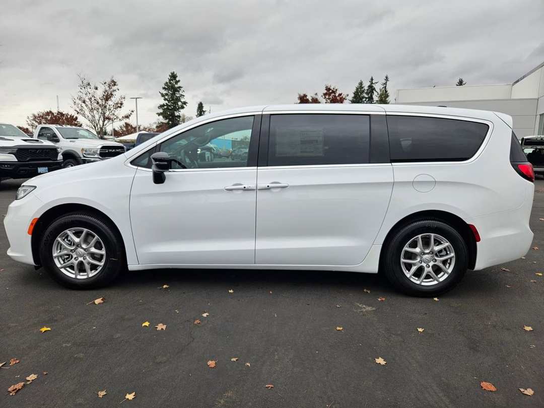 2026 Chrysler Pacifica Select - Image 3