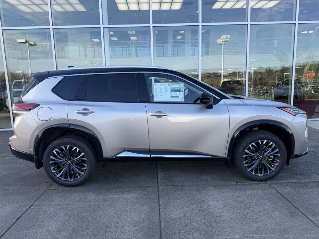 2026 Nissan Rogue Platinum - Image 11