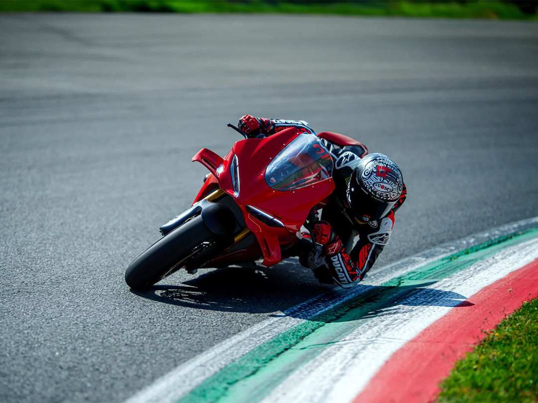 2025 Ducati Panigale V4 - Image 18