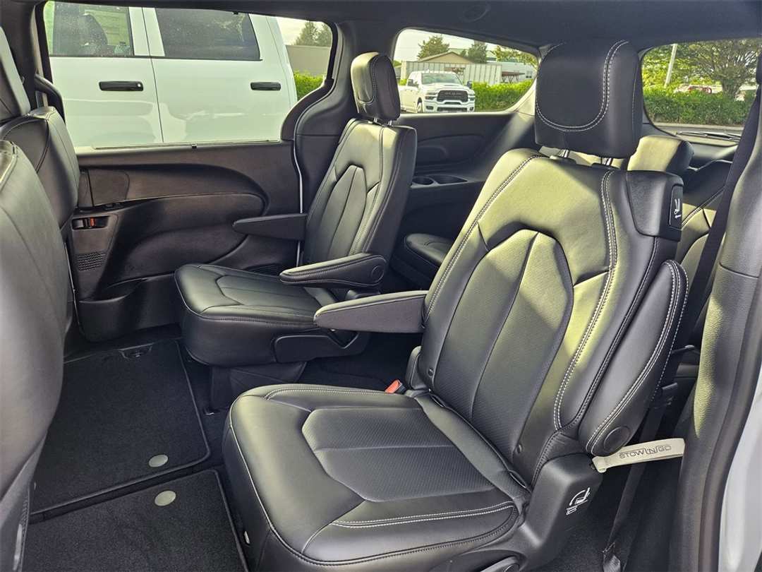 2026 Chrysler Voyager LX - Image 28
