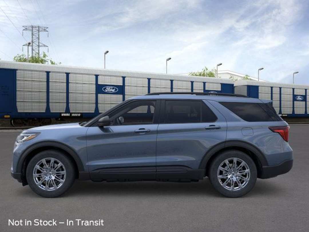 2026 Ford Explorer Active - Image 3