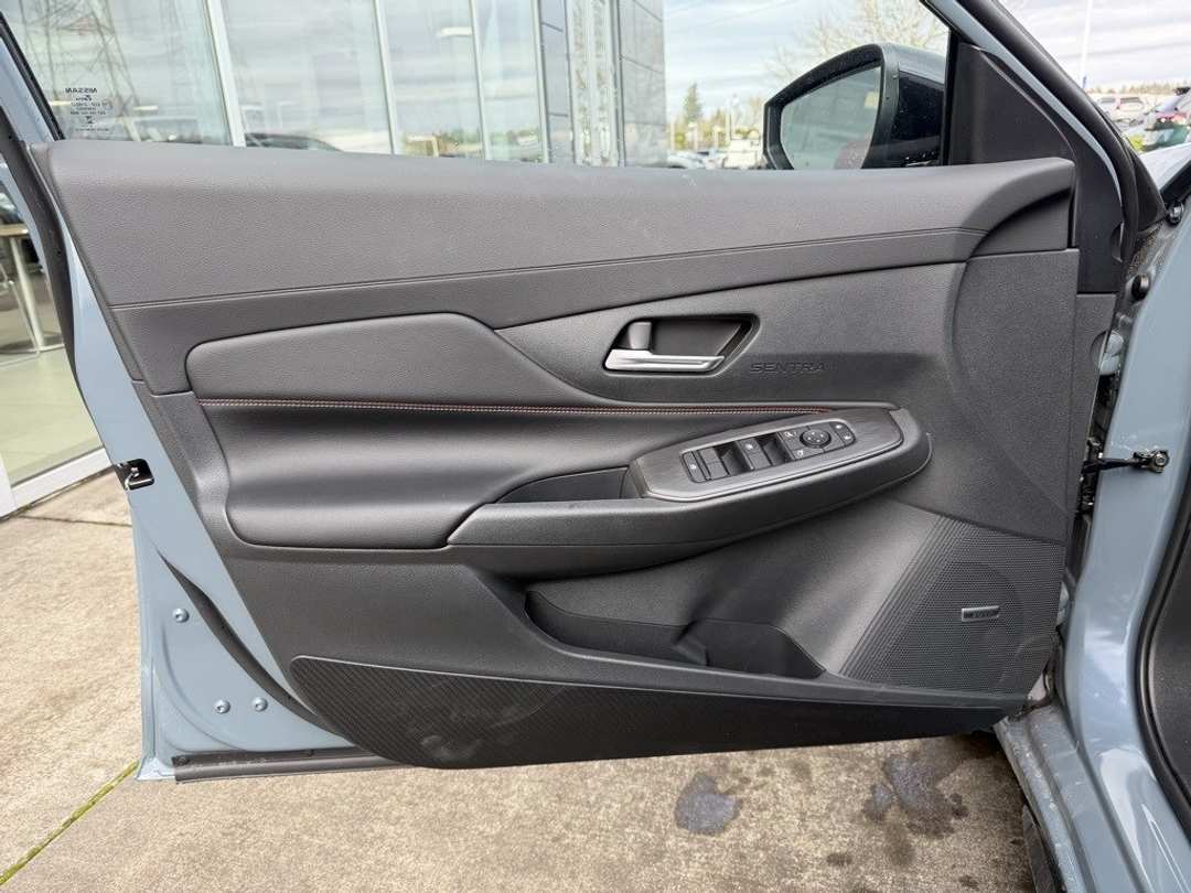 2026 Nissan Sentra SR - Image 9