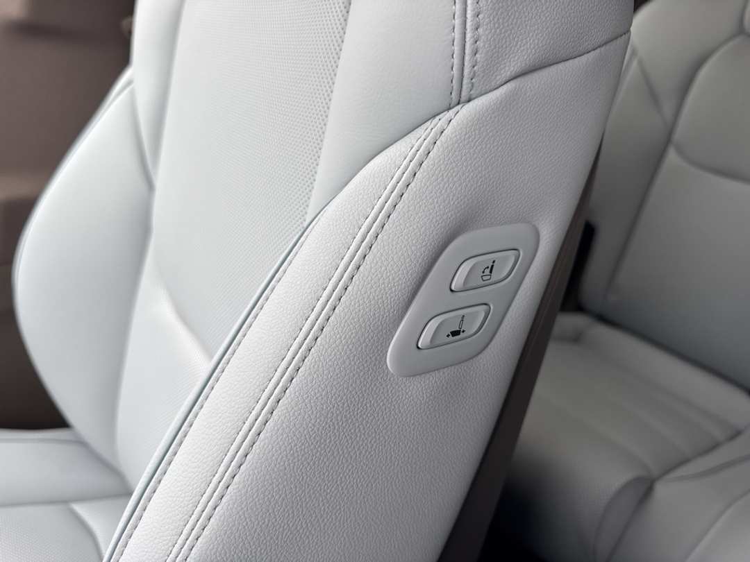 2026 Genesis Gv70 2.5T Advanced - Image 36