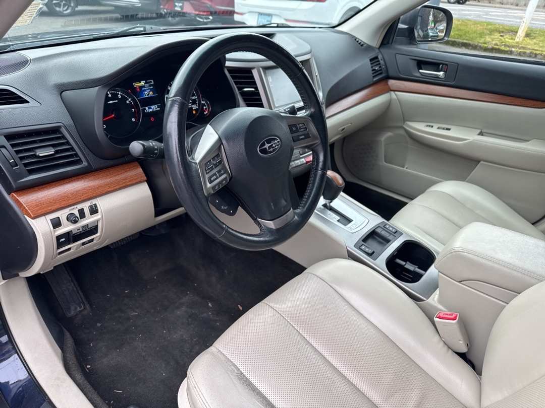 2014 Subaru Outback 3.6R - Image 17