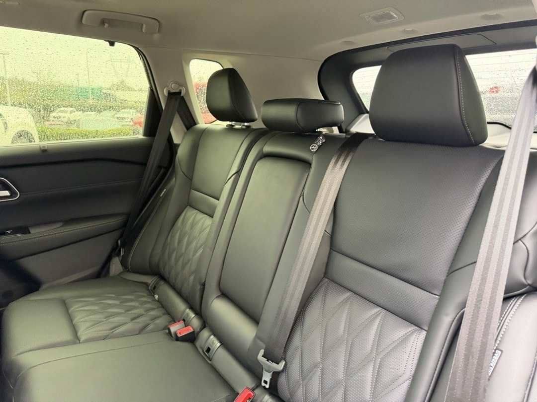 2026 Nissan Rogue Platinum - Image 33