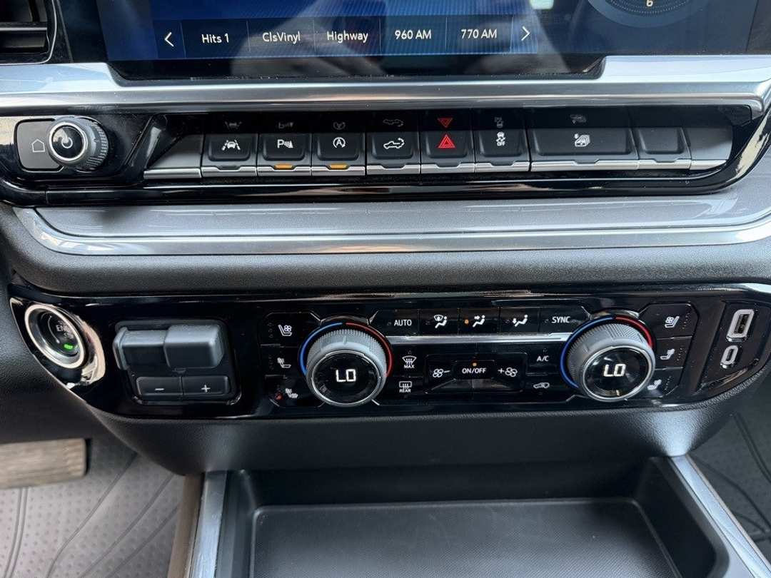 2025 Chevrolet Silverado 1500 High Country - Image 24