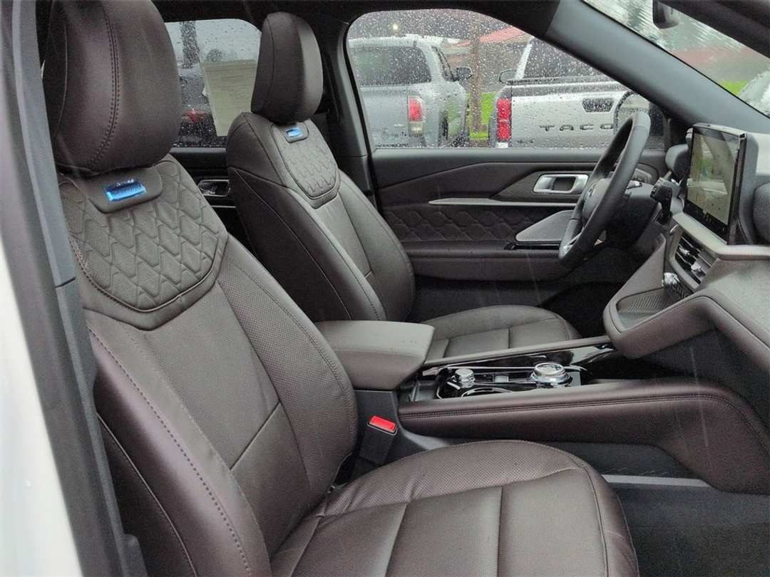 2026 Ford Explorer Platinum - Image 30