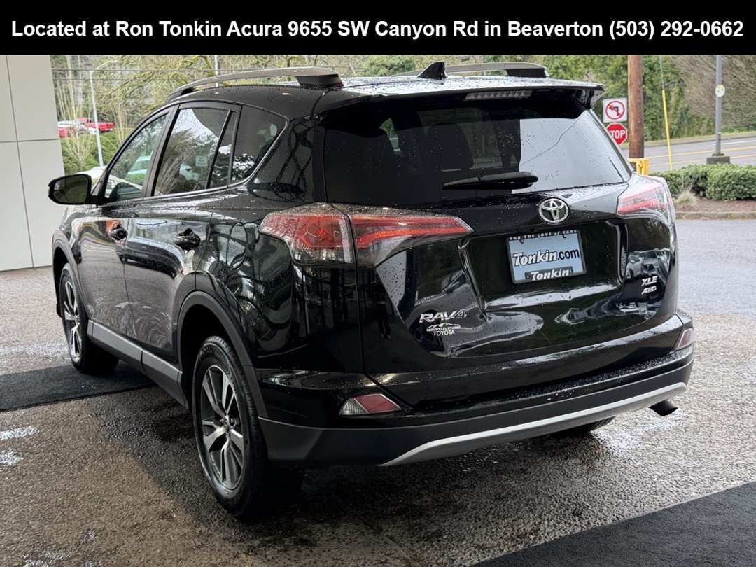 2016 Toyota Rav4 XLE - Image 5