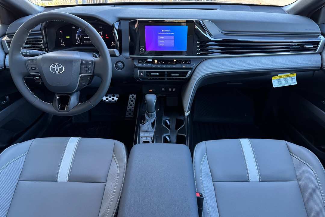 2026 Toyota Camry SE - Image 13