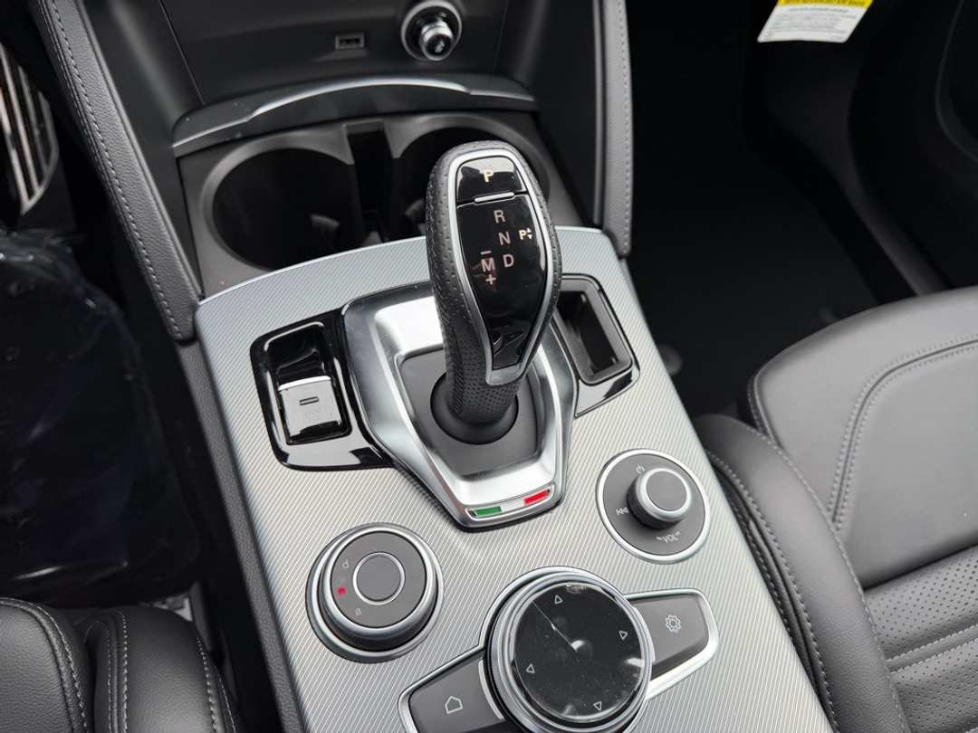 2026 Alfa Romeo Stelvio - Image 25