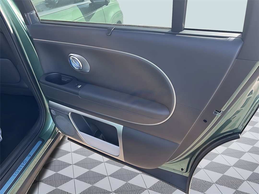 2026 Hyundai Ioniq 9 Performance Calligraphy - Image 16