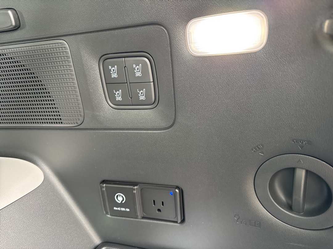 2026 Hyundai Ioniq 9 Performance Calligraphy - Image 12