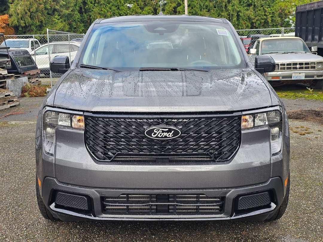 2025 Ford Maverick XLT - Image 2