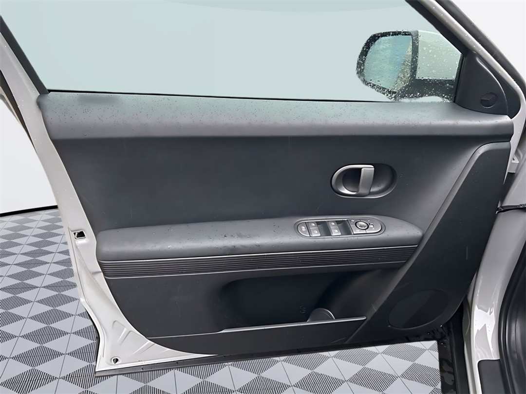 2026 Hyundai Ioniq 5 SEL - Image 25