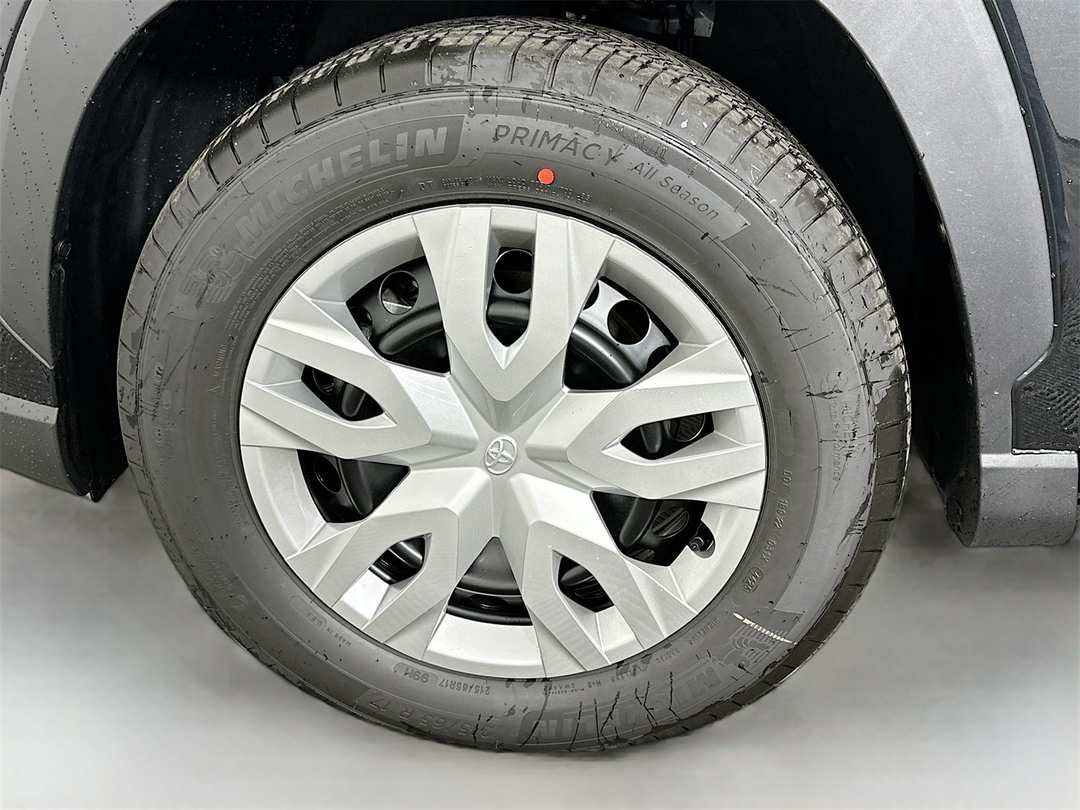 2026 Toyota Corolla Cross L - Image 30