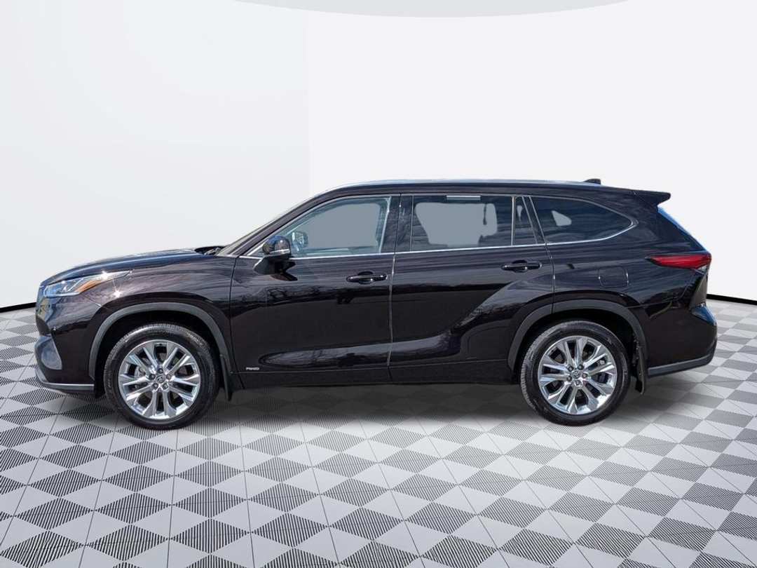 2022 Toyota Highlander Limited - Image 3