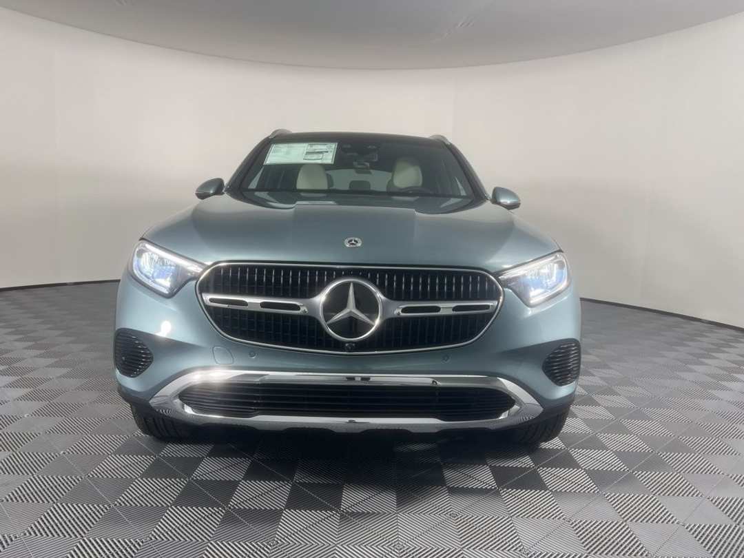 2026 Mercedes-Benz GLC 300 - Image 3