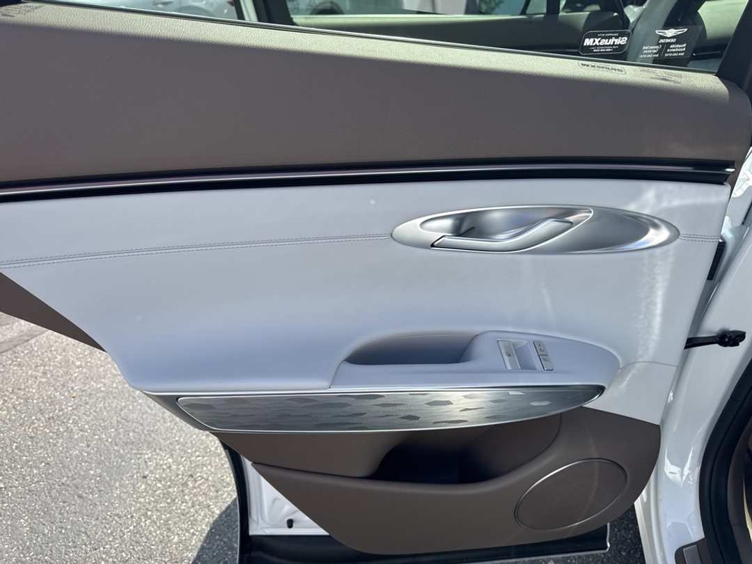 2026 Genesis Electrified Gv70 - Image 40