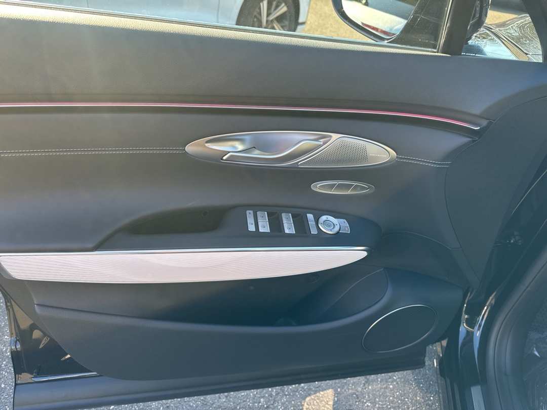 2026 Genesis Gv70 2.5T Advanced - Image 17