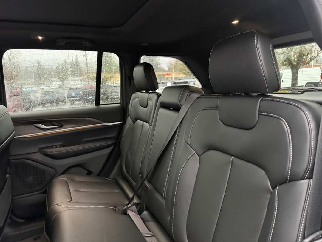 2025 Jeep Grand Cherokee Limited - Image 30