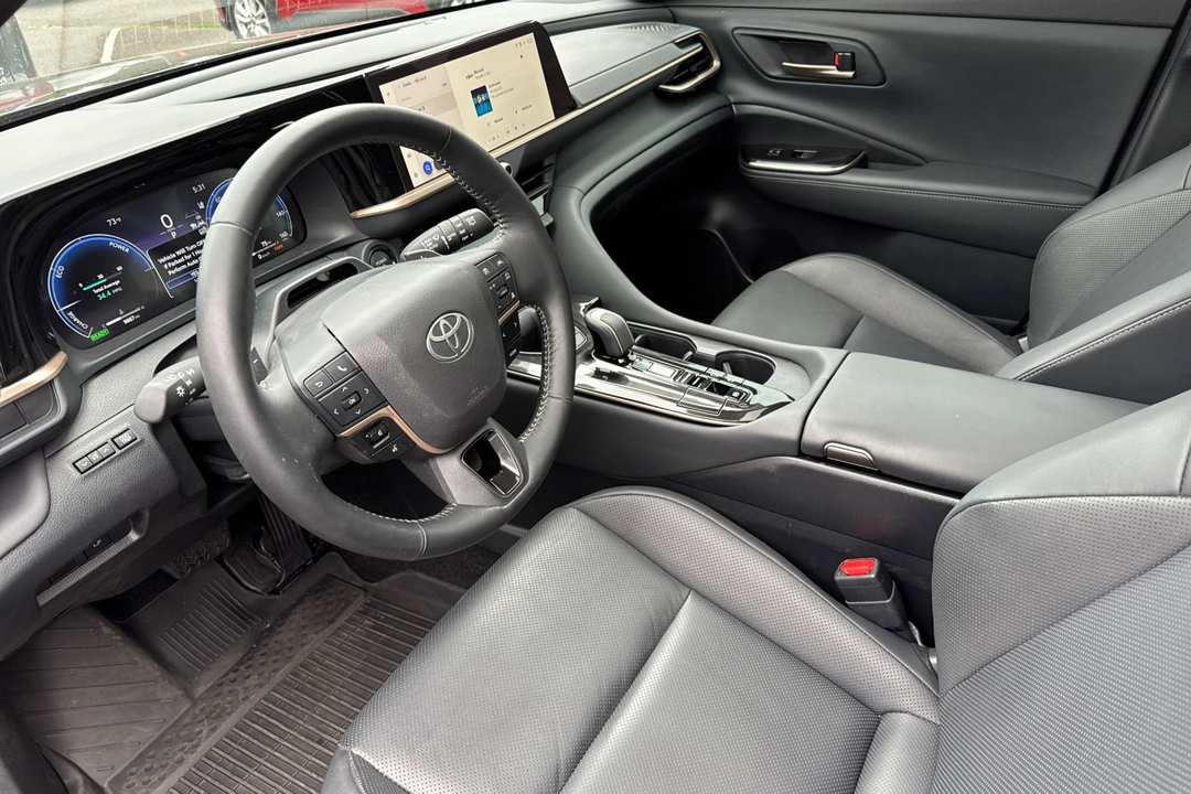 2025 Toyota Crown Signia Limited - Image 10