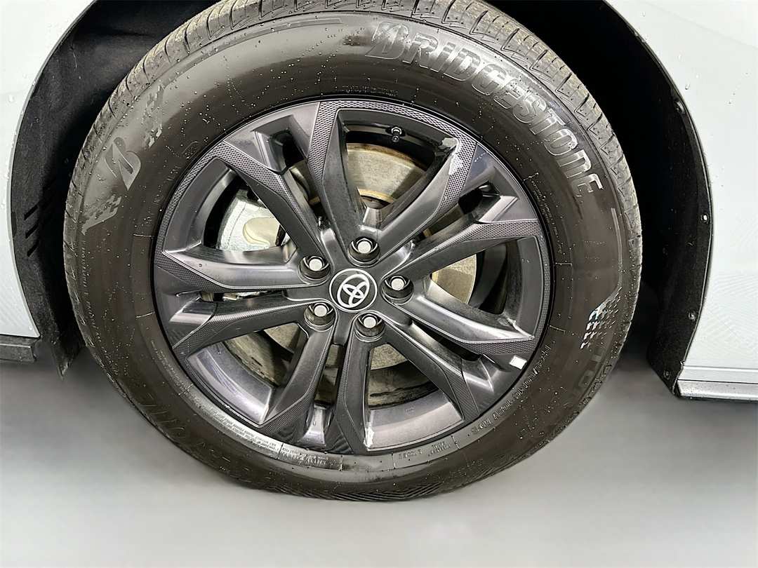 2025 Toyota Sienna XSE - Image 33