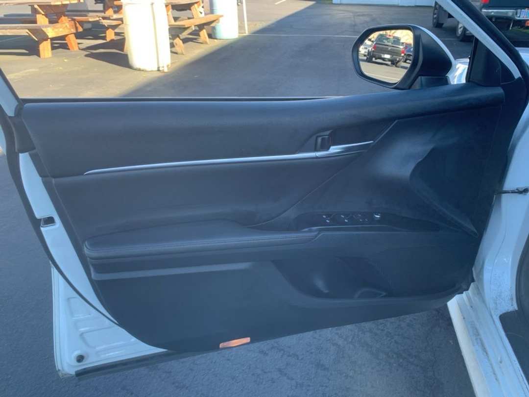 2019 Toyota Camry L - Image 9