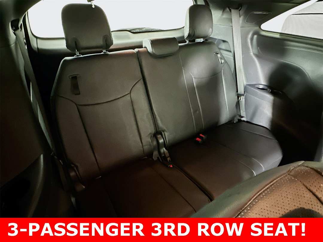 2025 Toyota Sienna Platinum - Image 13