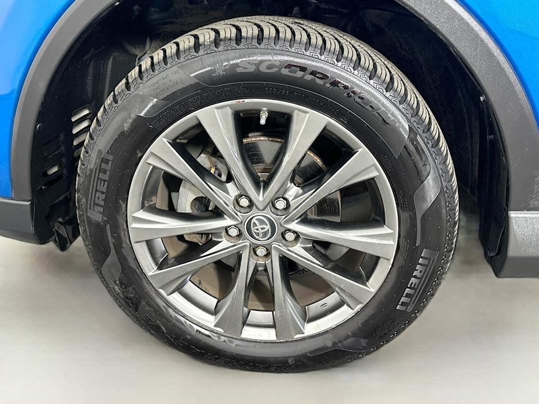 2018 Toyota Rav4 Limited - Image 32