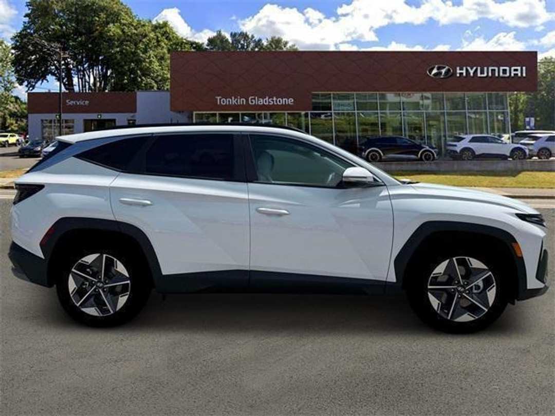 2026 Hyundai Tucson SEL Premium - Image 9