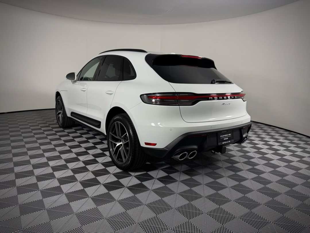 2026 Porsche Macan - Image 3