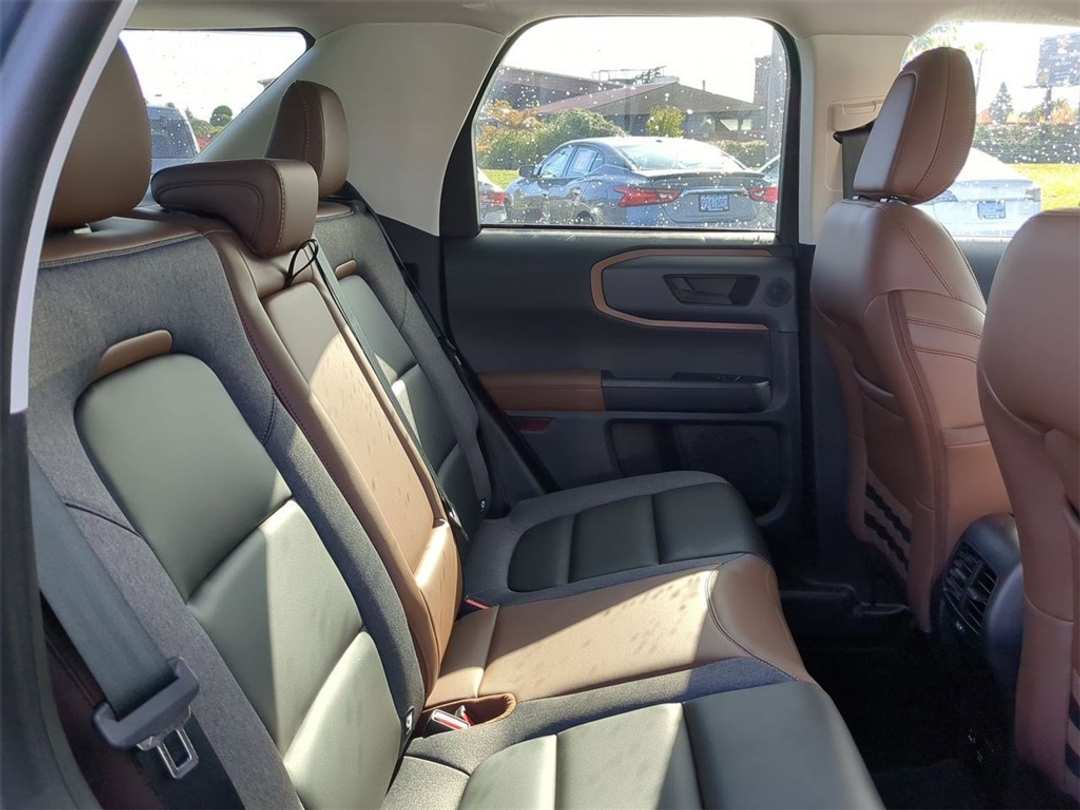 2024 Ford Bronco Sport Outer Banks - Image 28