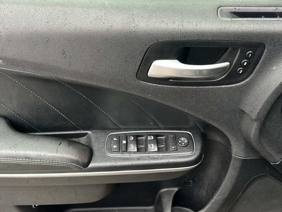 2015 Dodge Charger R/T - Image 10