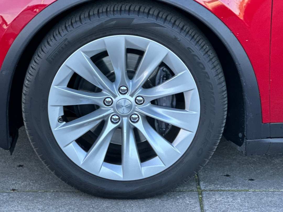 2017 Tesla Model X - Image 23