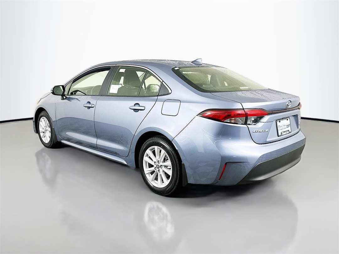 2026 Toyota Corolla XLE - Image 5