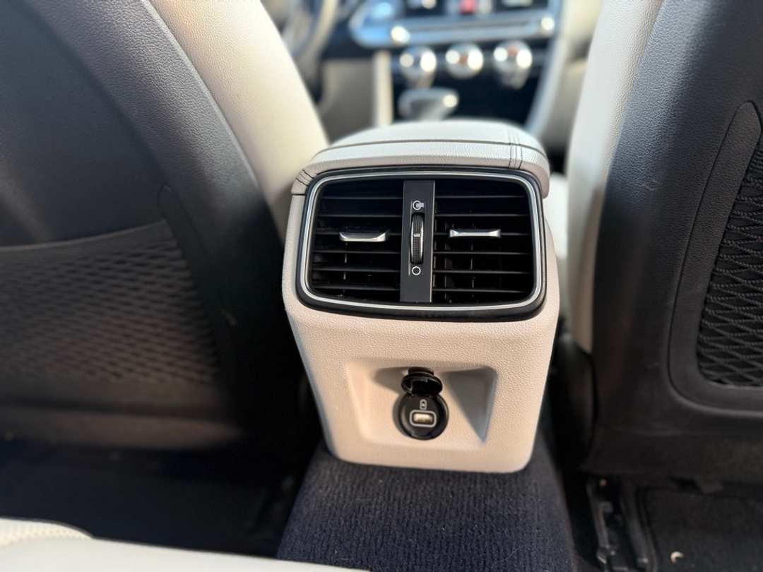 2022 Genesis G70 2.0T - Image 23