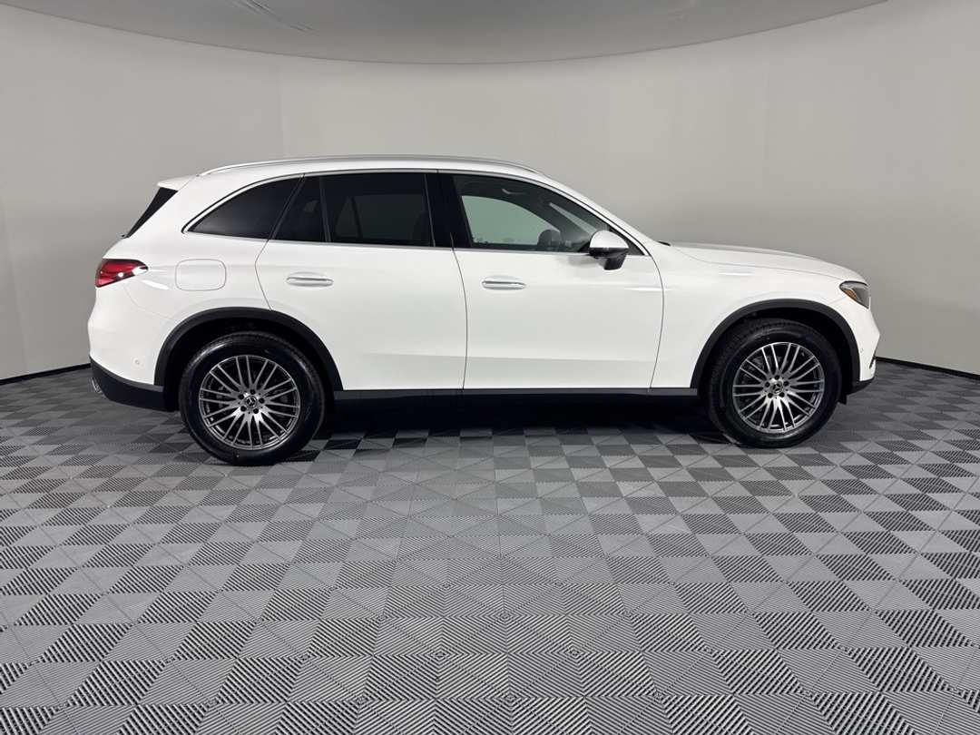 2026 Mercedes-Benz GLC GLC 300 - Image 8