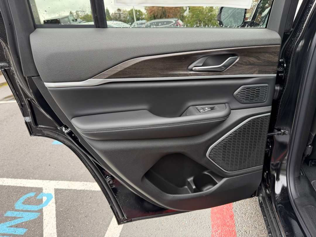 2026 Jeep Grand Cherokee Limited - Image 29