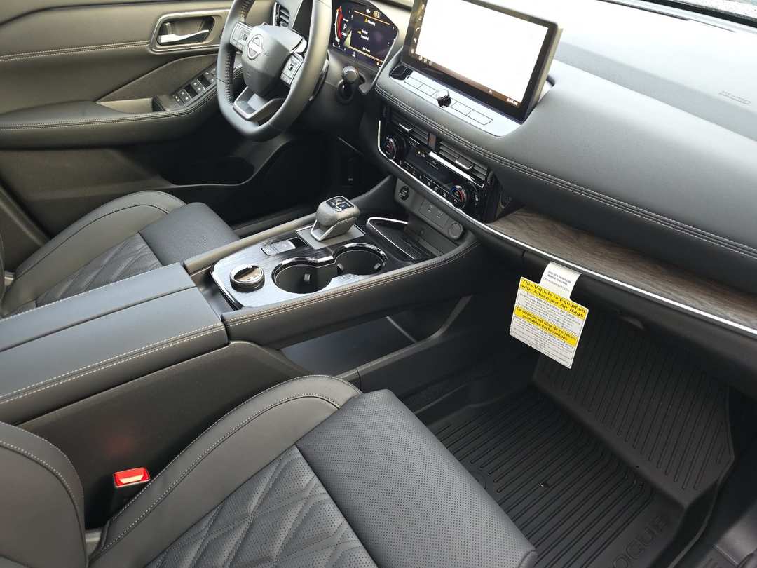 2026 Nissan Rogue Platinum - Image 15
